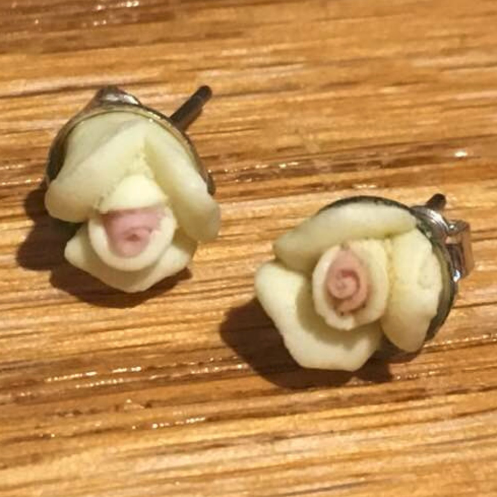 Elegant Off-White Rose with Pink Pierced Earrings